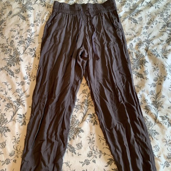 Aritzia Grey Pants Size S - Picture 1 of 1